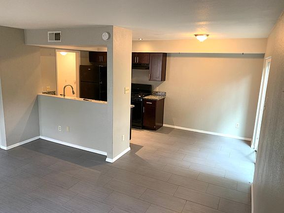 4th image of 6001 Cougar Dr APT B