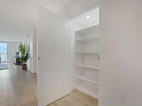 5th image of 1100 S ORLANDO AVENUE #306