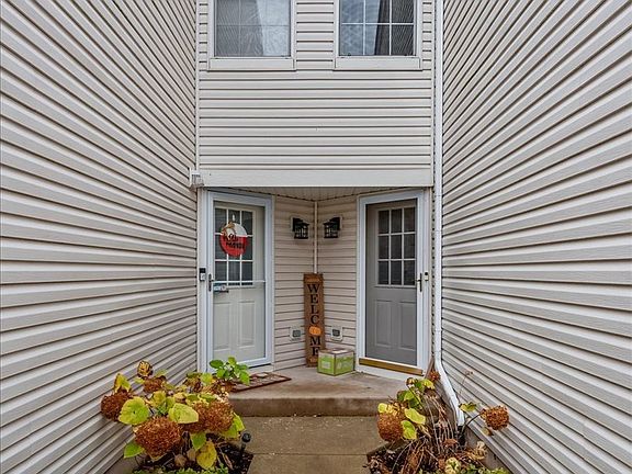 2nd image of 2424 Stoughton Cir #2424