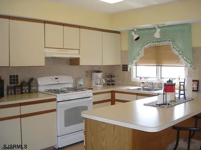3 bed, 2.5 bath, $8,900 — Photo 3