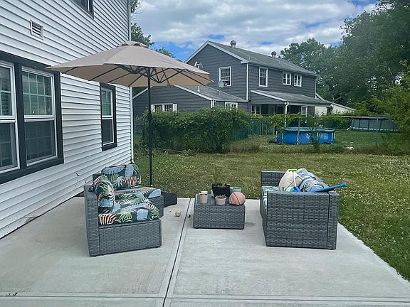 4th image of 82 Bayberry Ln