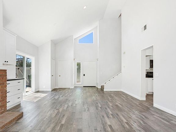 3rd image of 416 N View Park Ct