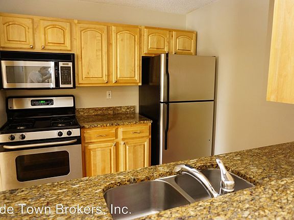 3rd image of 2053 Dixie Belle Dr APT E