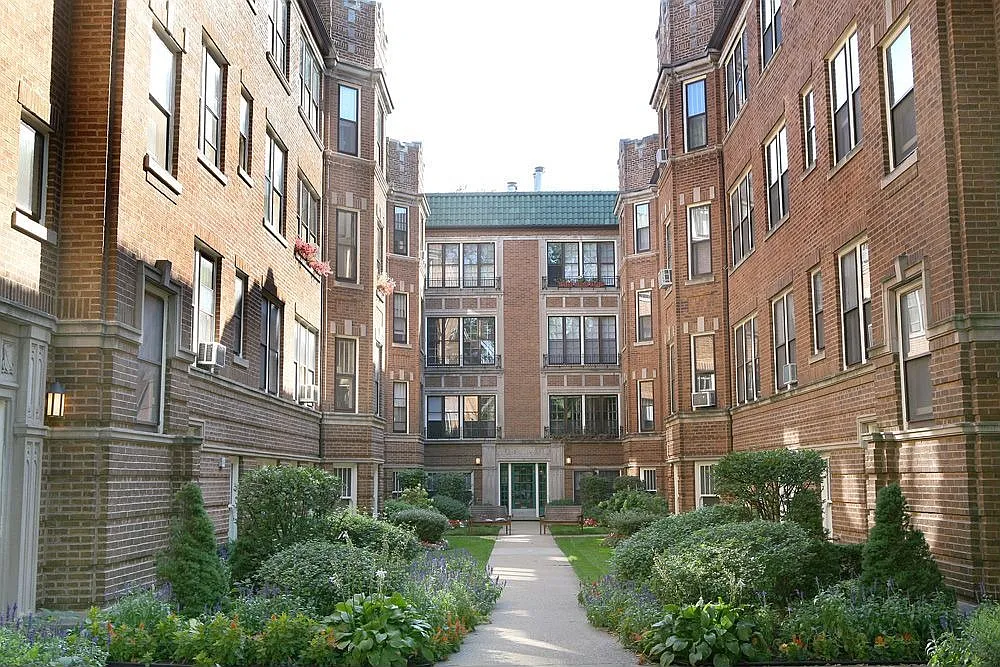 719A Hinman Ave APT 2N photo 1