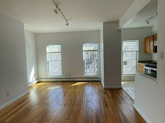 5th image of 538A Willoughby Ave Floor 3
