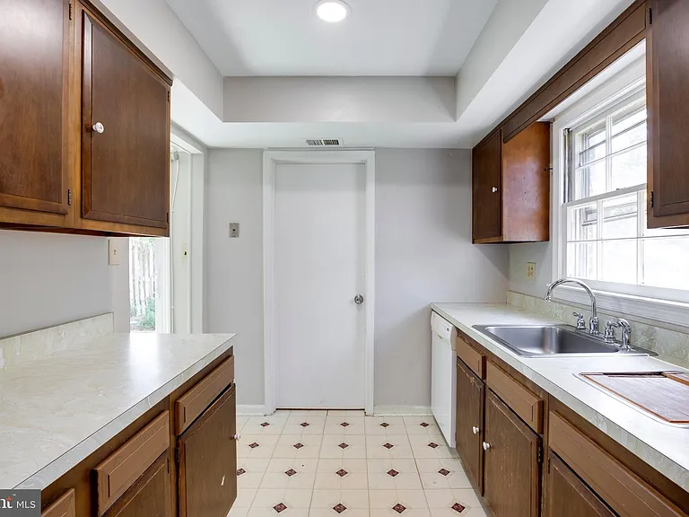 322 Clay St — Photo 12