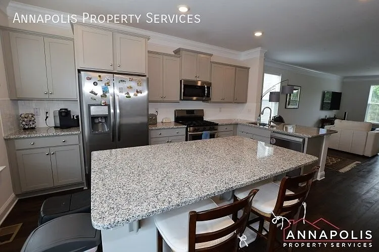 318 bright light court — Photo 4