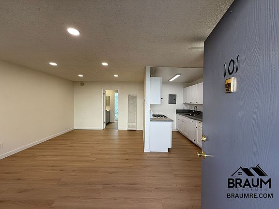 2nd image of 6612 Sylmar Ave APT 101