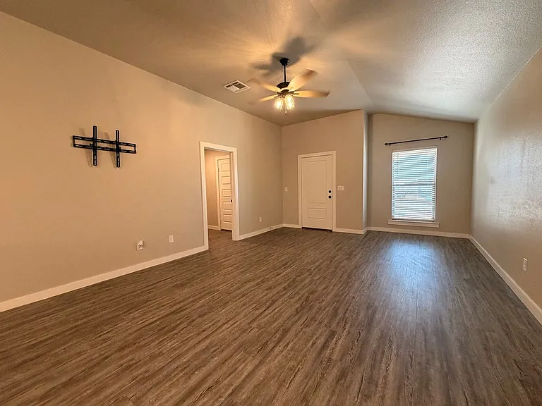 409 Chitalpa Dr — Photo 5