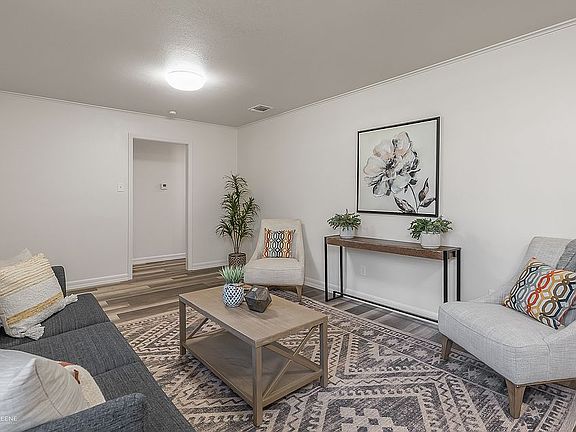 3rd image of 2842 Alvin Ln