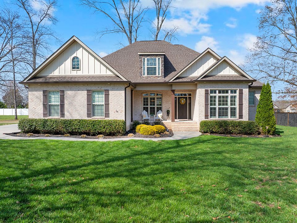 1st image of 612 Lexington Cir