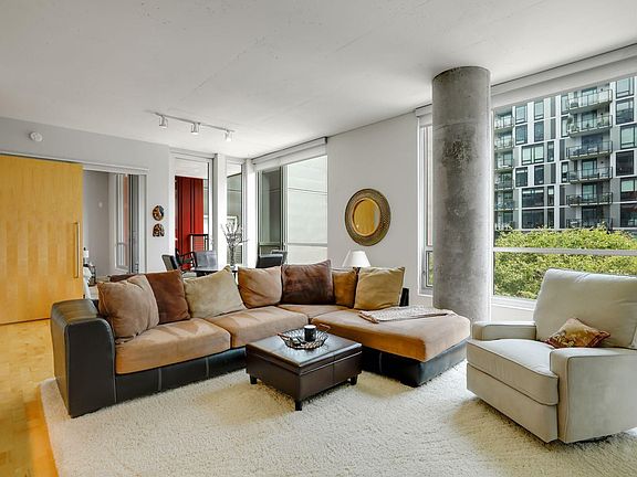 4th image of 901 2nd St S #209