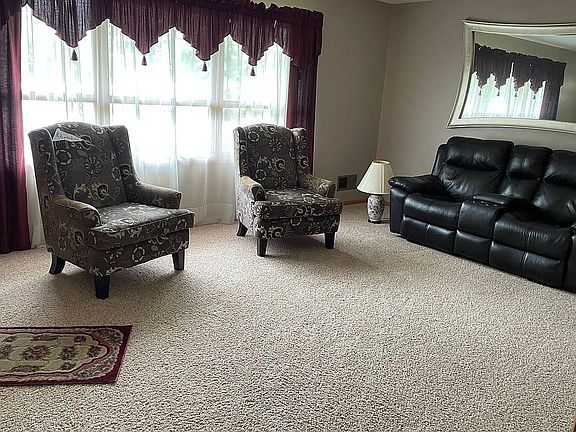 2nd image of 3202 Floral Ave