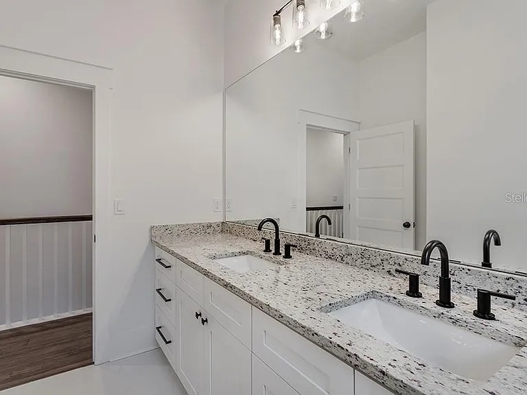 1408 E Curtis St #B — Photo 31
