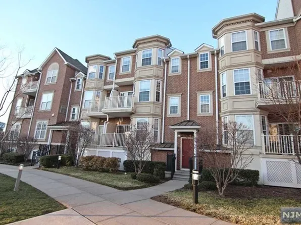 201 Dey St APT 141, Harrison, NJ 07029