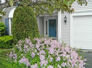 12 Columbia Ct, Fairport, NY 14450