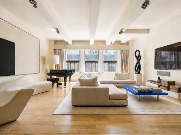 260 Park Avenue South image 1 of 12