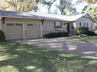 9108 Bel Air Cir, Overland Park, KS 66207