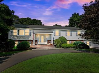 8 Rosemont Dr, New City, NY 10956