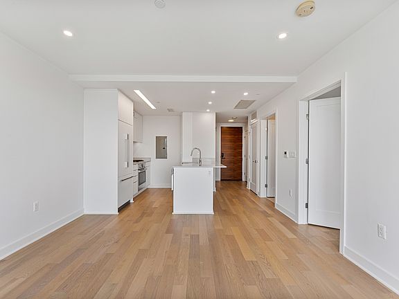 Common Area - Living Room