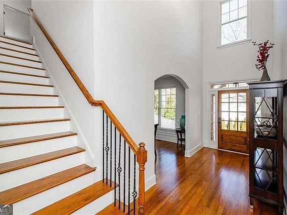 3rd image of 778 Crescent Cir