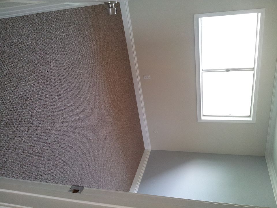 2nd image of 474 Hawthorn Ave APT 4