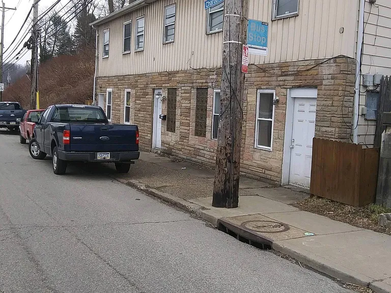 2735 Chartiers Ave — Photo 1