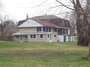 34760 Lakeview Ct, McHenry, IL 60051