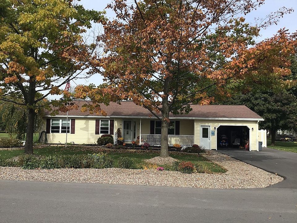1st image of 32 Oak Dr