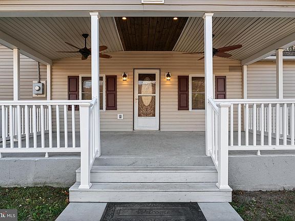 2nd image of 162 Twin Fox Ln