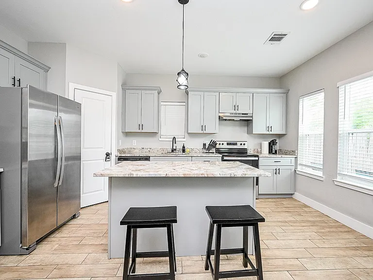 5007 Briscoe St #B — Photo 6