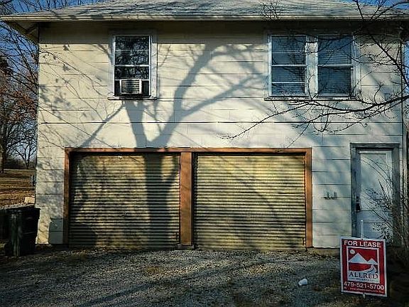 2nd image of 1326 1/2 W Cleveland St