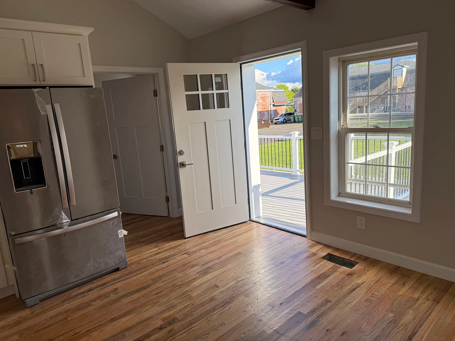 3 bed, 1.5 bath, 1300 sqft, $2,650 — Photo 4