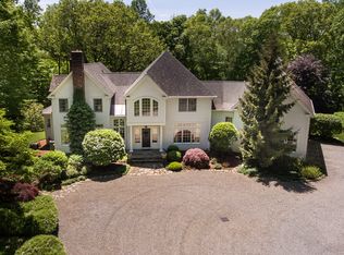 14 Bentagrass Ln, Newtown, CT 06470