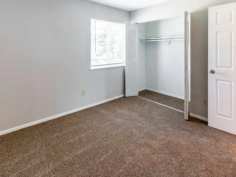 Pickwick Farms Apartments — Photo 24