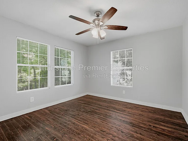 215 W Walker St — Photo 17