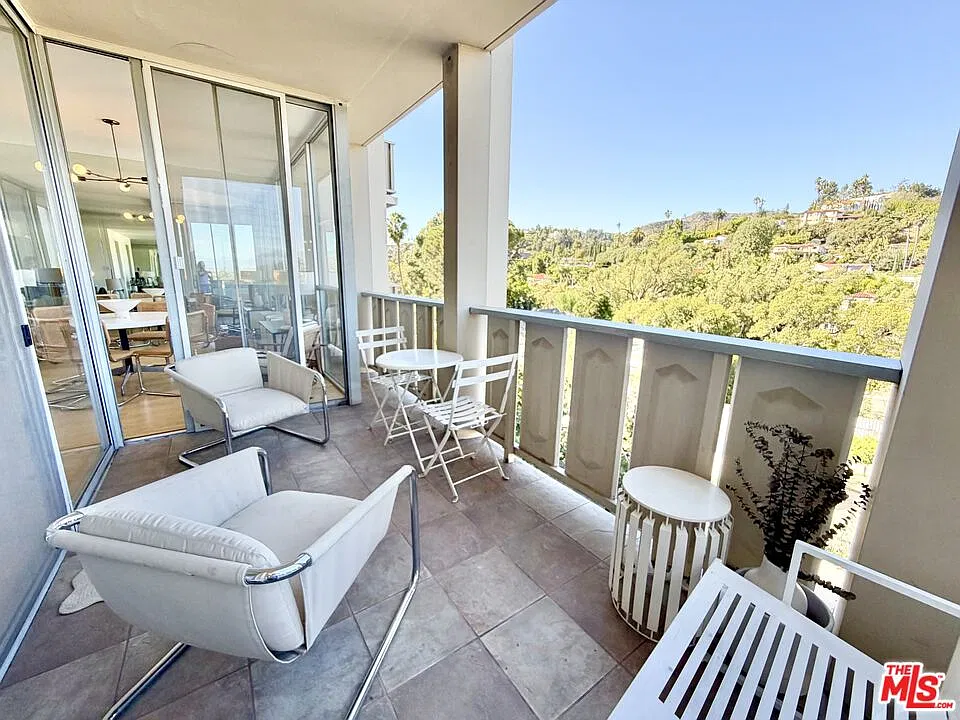 1 bed, 1.0 bath, 836 sqft, $4,800 — Photo 3