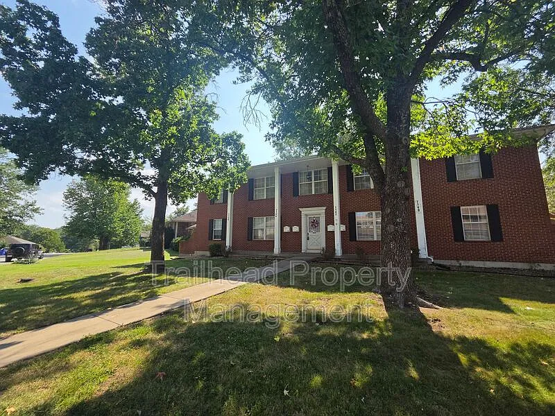 2 bed, 1.0 bath, 900 sqft, $1,025 — Photo 2