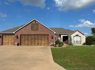22005 Riverwood Dr, Claremore, OK 74019