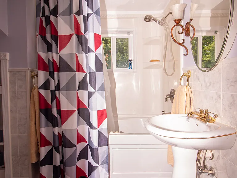 3 piece bathroom