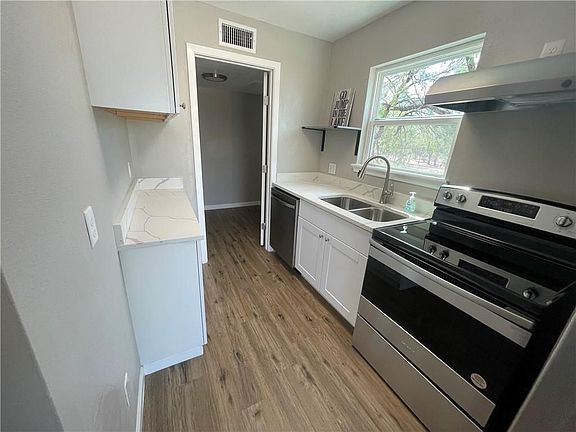3rd image of 838 Fir Ln