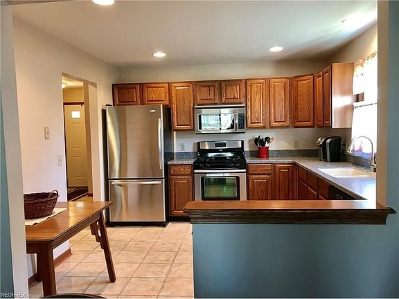 4th image of 218 Golf Dr