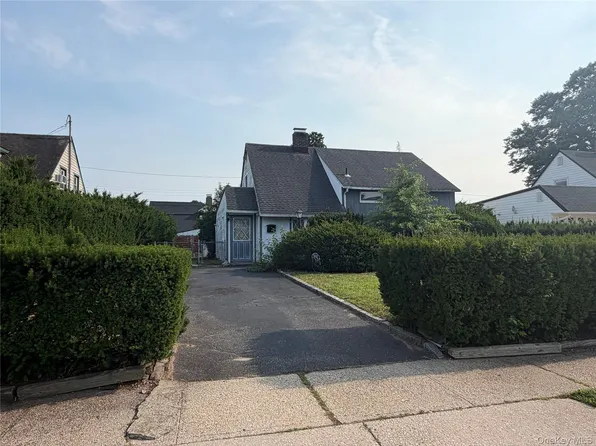 20 Rigger Lane, Levittown, NY 11756