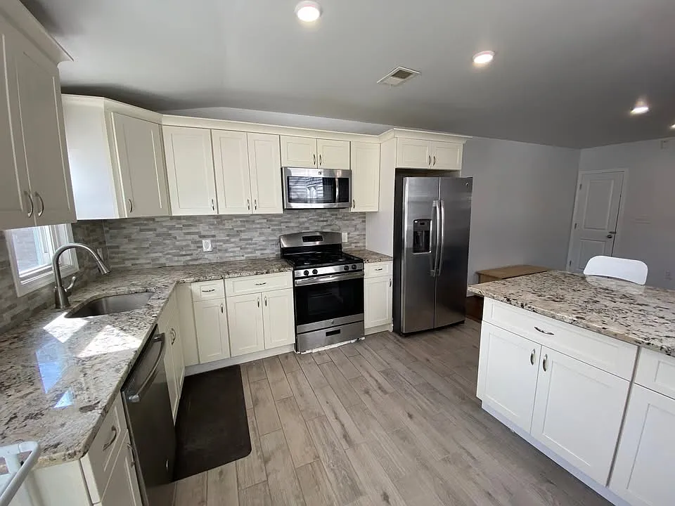 3 bed, 1.5 bath, 1086 sqft, $2,900 — Photo 4