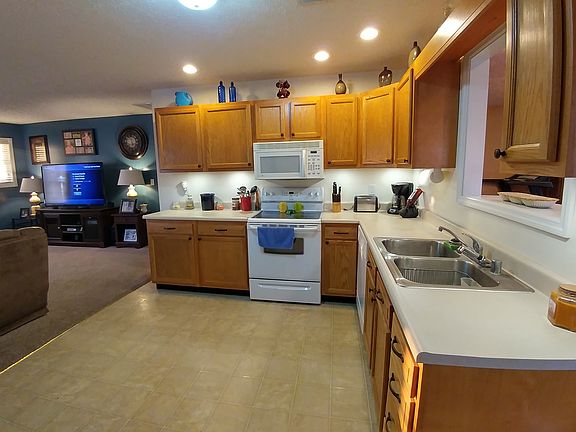 4th image of 74 Moseley Dr