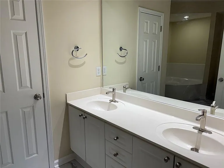 3636 Habersham Rd NW #1401 — Photo 8