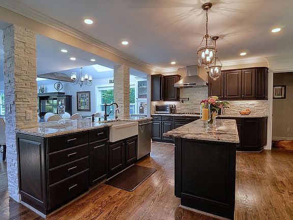 5th image of 454 Whims Ln