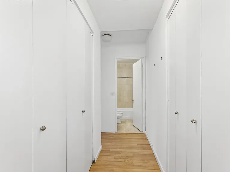 200 E 69th St #8J — Photo 4