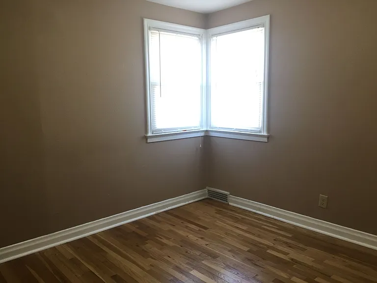 Hillcrest Apartments — Photo 5