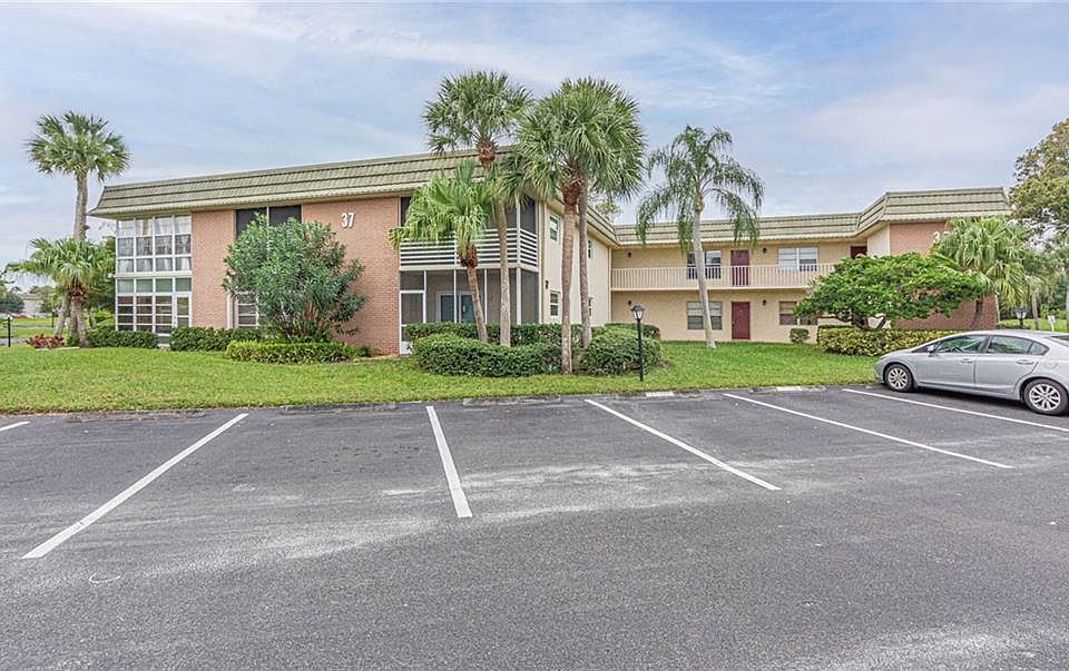 1st image of 37 Vista Gardens Trl